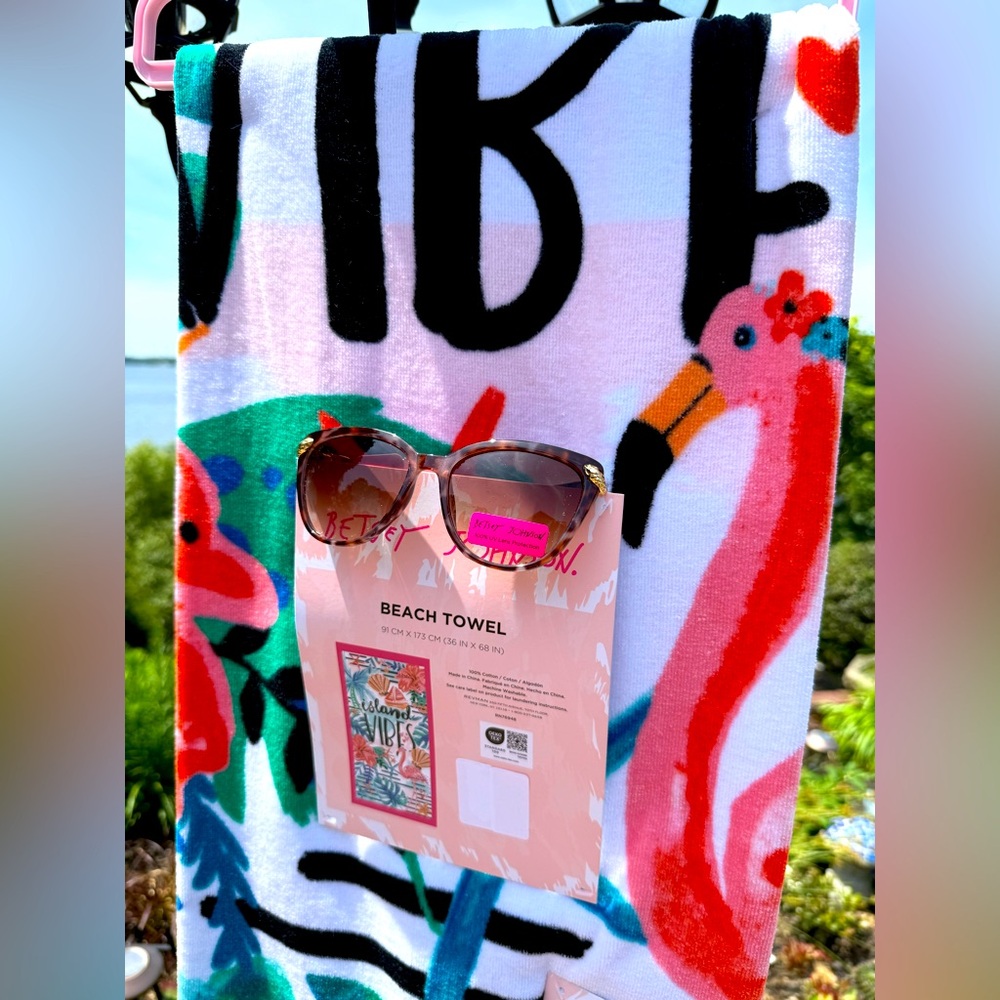 Betsey Johnson NWT Tropical Print Beach Towel & Tortoise Shell Snake Sunglasses